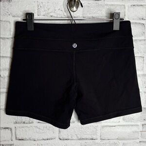 Lululemon black groove shorts